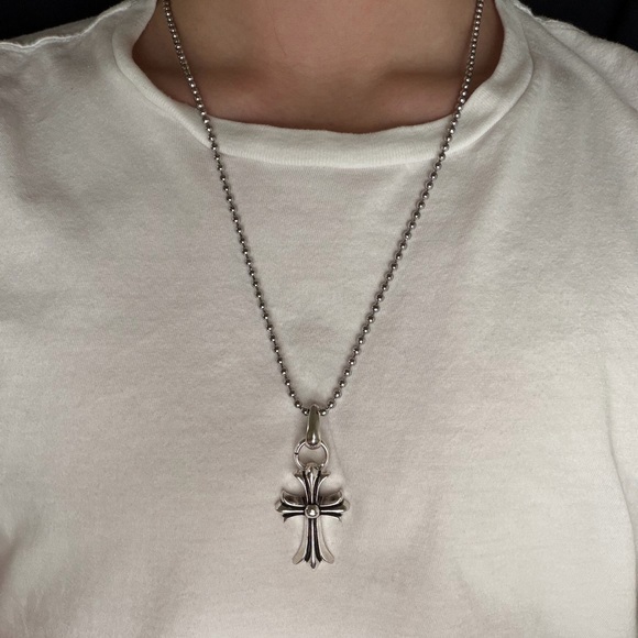 Gothic Cross & Small Chain - Picture 8 of 8